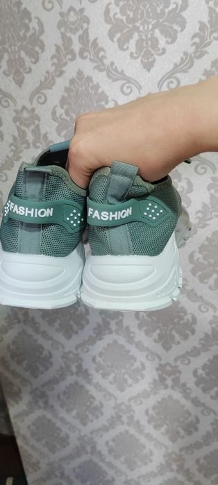 Кроссовки летние