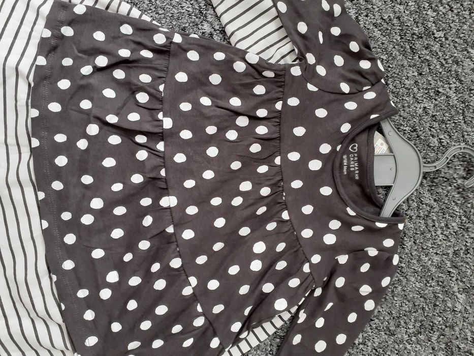 нови 2 броя комплект роклички за момиче 12-18месеца