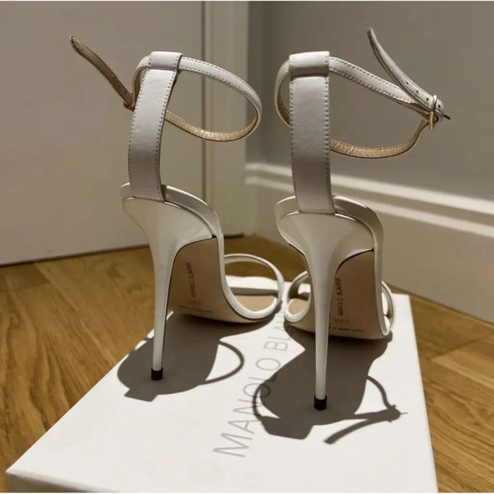 Manolo Blahnik pantofi cu toc albi