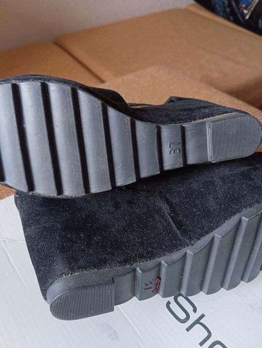 Продам женскую обувь