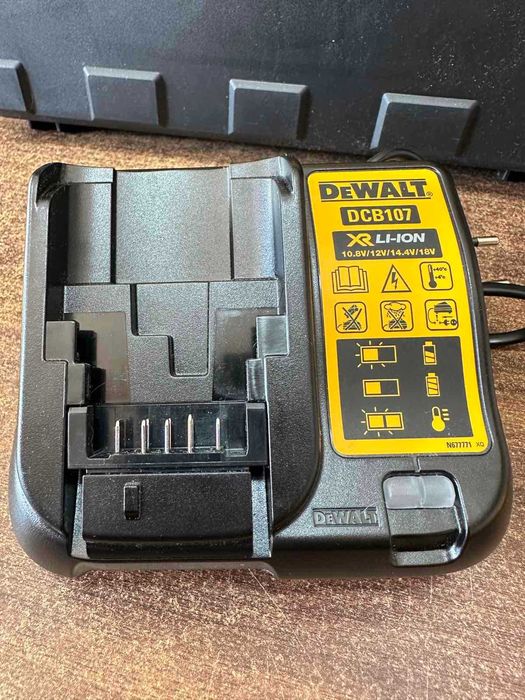 Акумулаторен винтоверт DEWALT DCD771