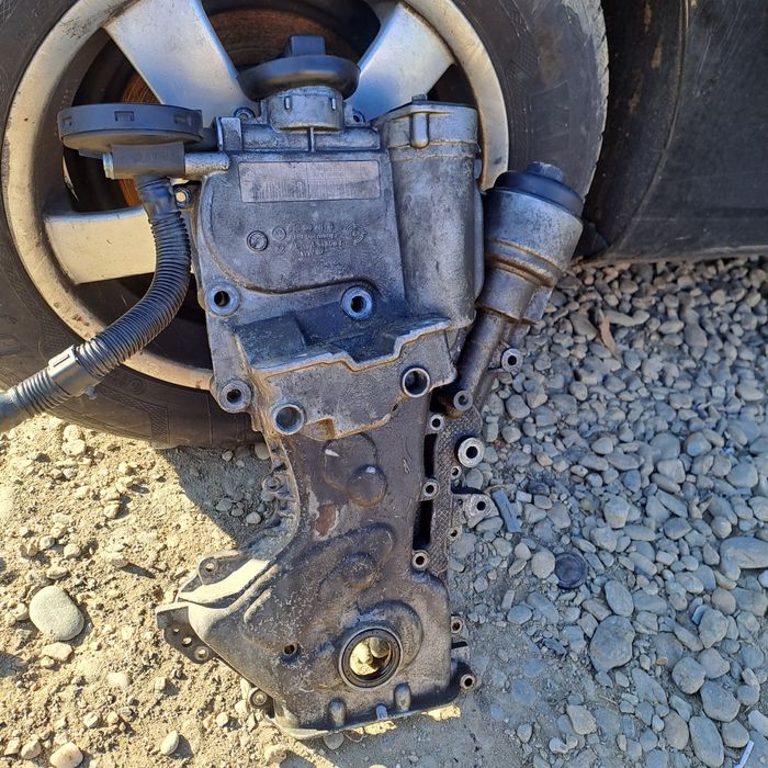 Capac distributie cu codul original 03C109211G vw Golf 5 1.4 fsi bkg