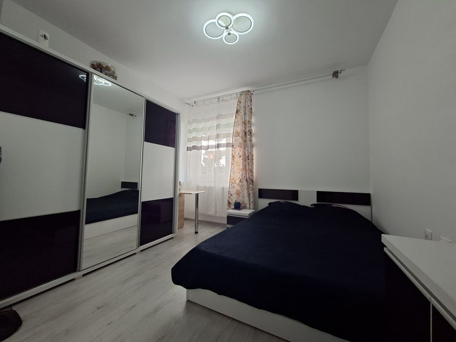 Vand Apartament cu 2 camere decomandat + Gradina 27 metri pătrați+ Loc de parcare