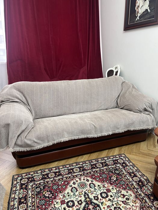 Кожаные диван и кресло