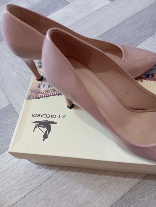 Продаю женскую обувь