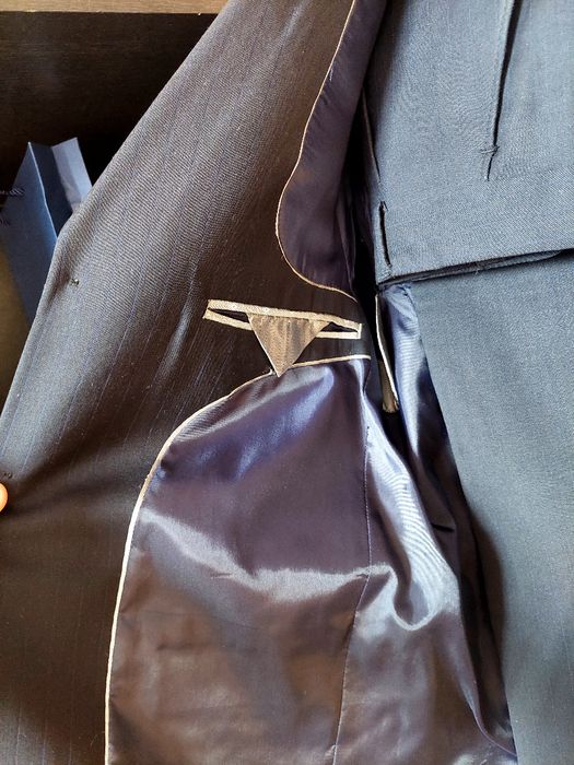 Продаю костюм классика