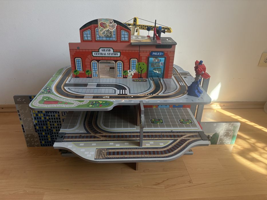 Parcare din lemn multifunctionala pentru masinute