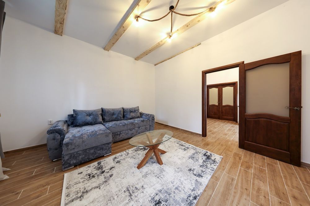 Inchiriez apartament la Casa ( Casa singur in Curte) pet friendly