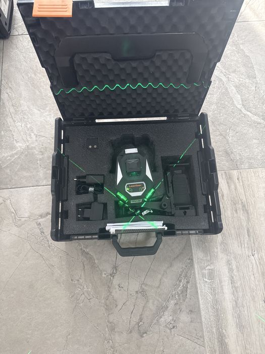 Vind laser profesional LASERLINER X3 nou la cutie