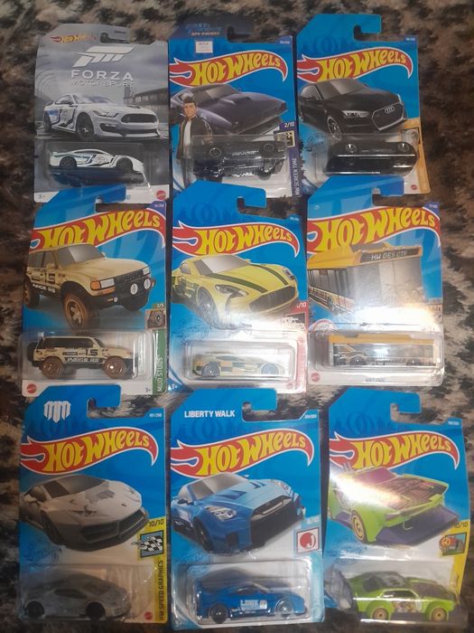 Машинки Hotweels