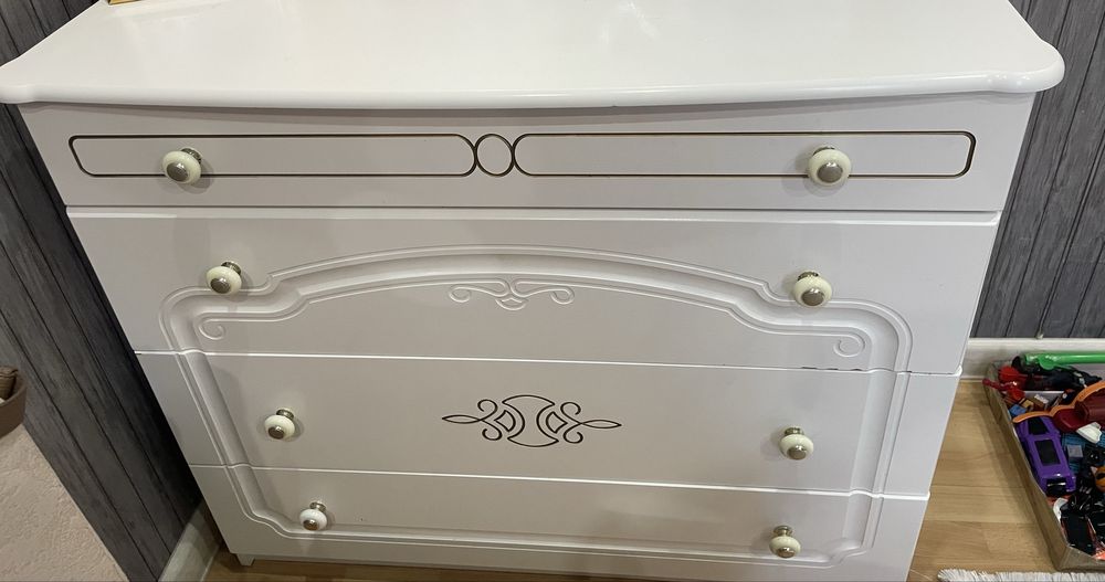 Комод с зеркалом