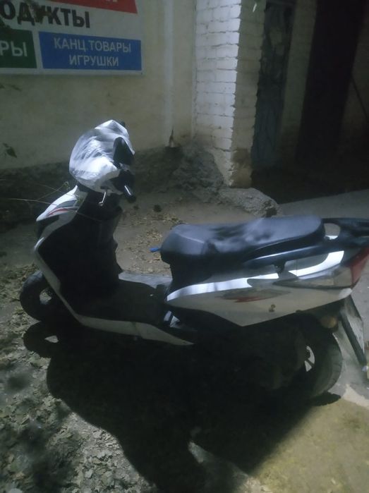 Продам скутер  м8 на 125 куба