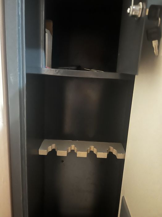 Срочно продам оружейный сейф