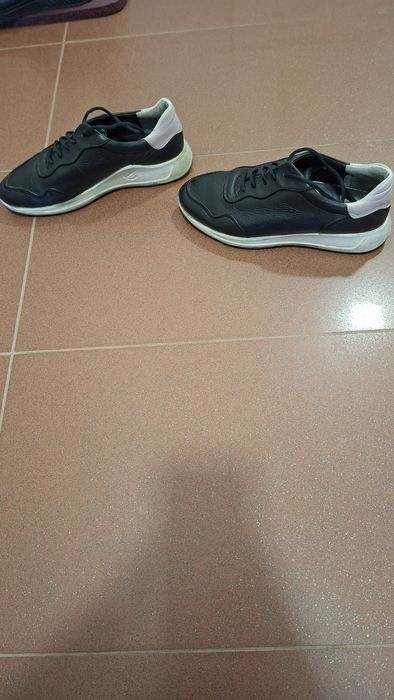 Продавам Обувки ecco