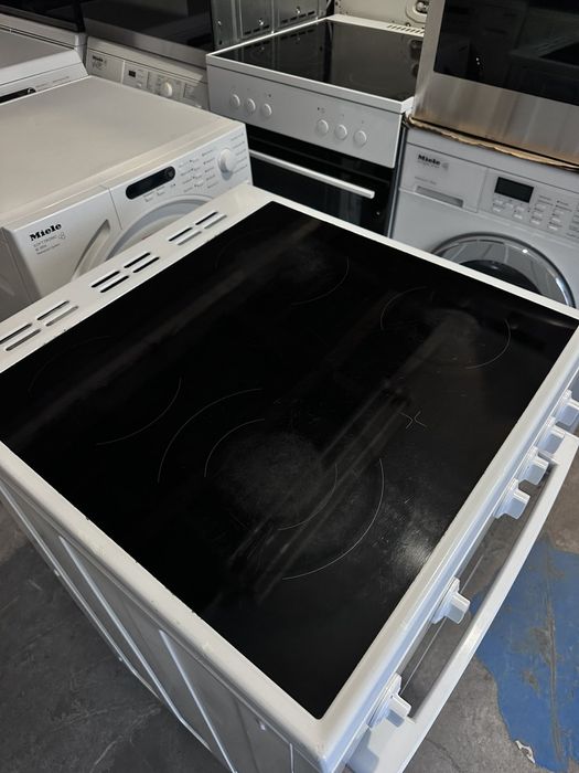 Печка +гаранция. Керамичен плот, конвекция. Безплатна доставка в София