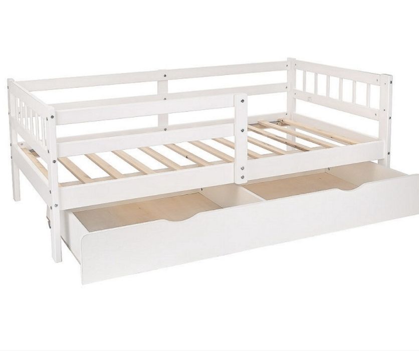 Детская деревянная кровать