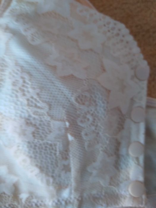 Bustieră cu capse în față mărime 42/95