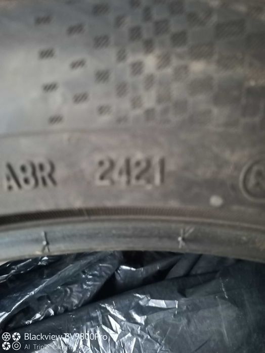 Продавам комплект Зимни гуми континентал 245/45/19