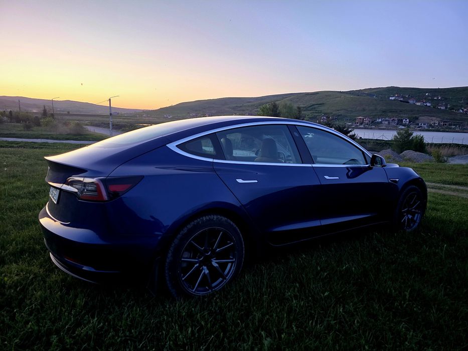 TESLA Model 3 2019 — imagine 3