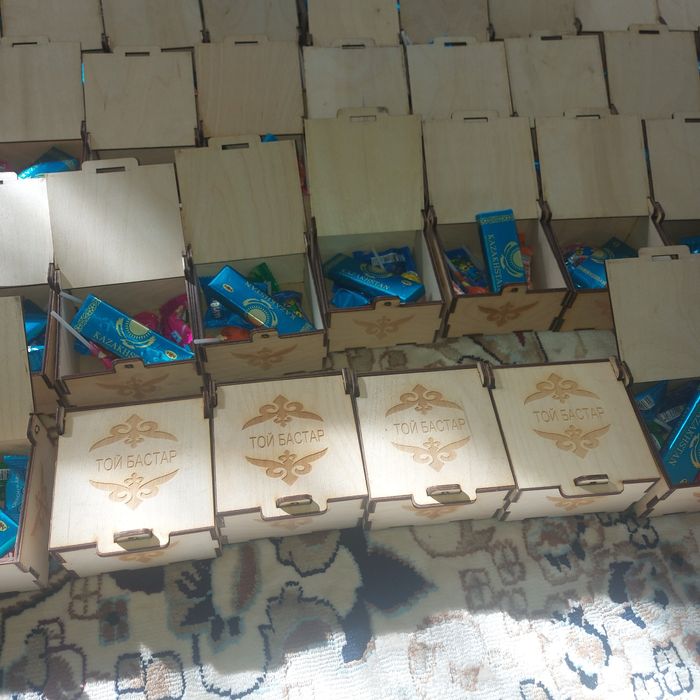 Той бастар шкатулка, бонбонерка