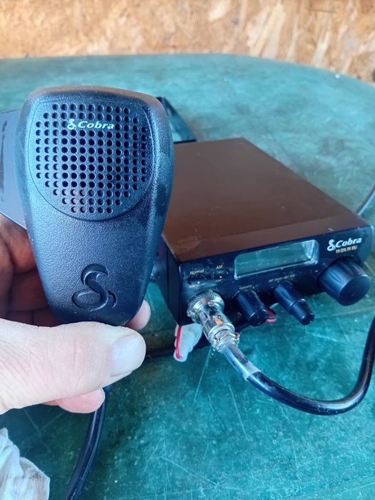 Statie auto emisie-receptie, cu antena