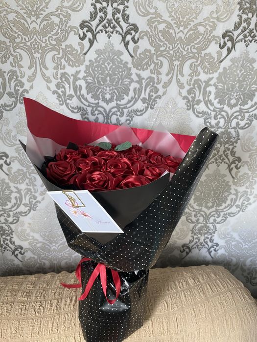 Букеты из атласных роз