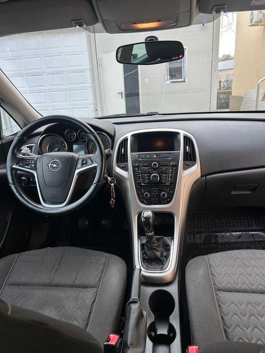 Opel Astra J 2013