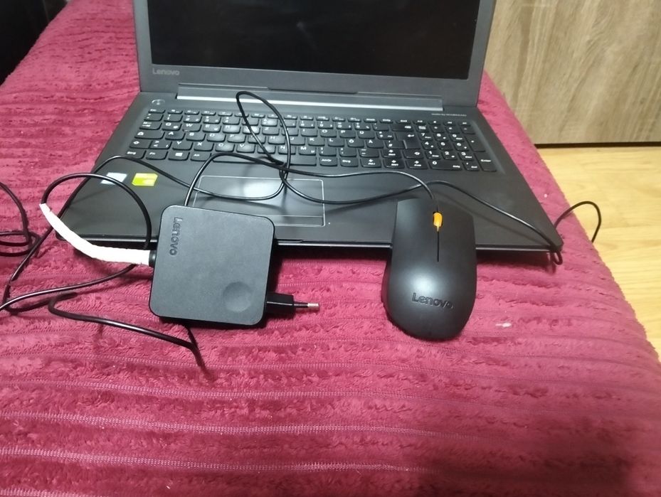 Leptop folosit foarte. Bun