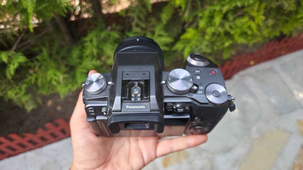 Panasonic Lumix G7 + обектив Panasonic Lumix G Vario 14-42mm O.I.S. II + 3 батерии + Tiffen ND филтър + Раница