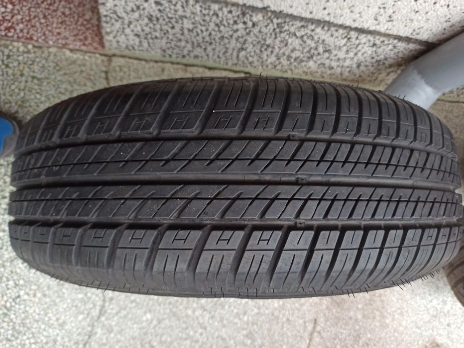 Продава се джанта с гума Дънлоп 195/65/15 и болтове 5 бр. за Мерцедес,