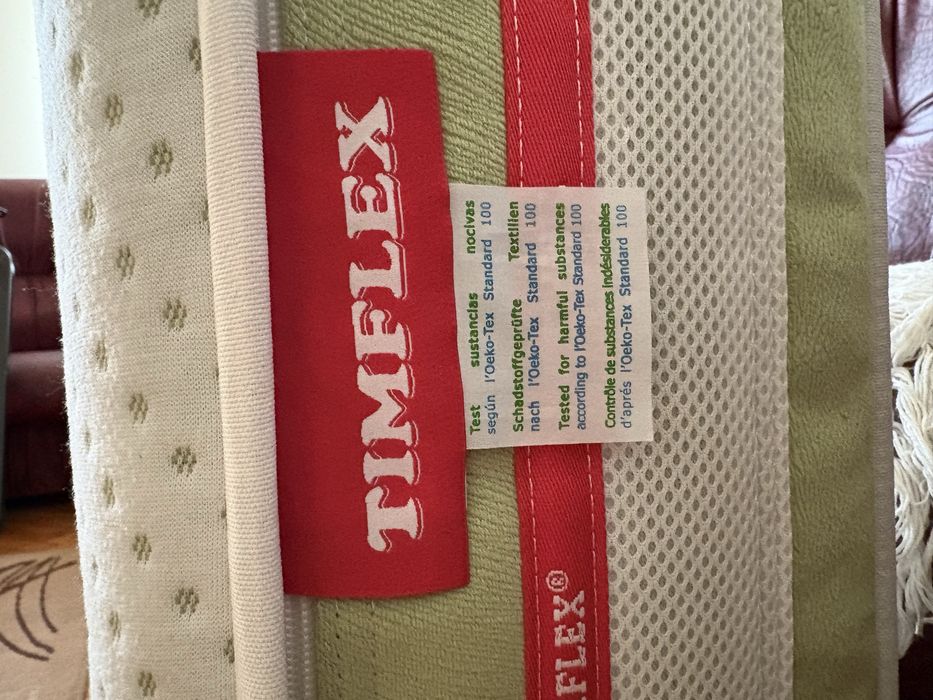 Pat cu saltea 90 x 200 ca nou din Italia