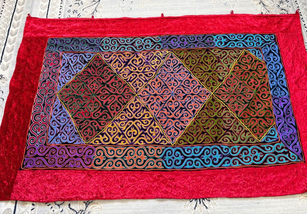 Қазақи ою-өрнекпен ТҮСКИІЗ