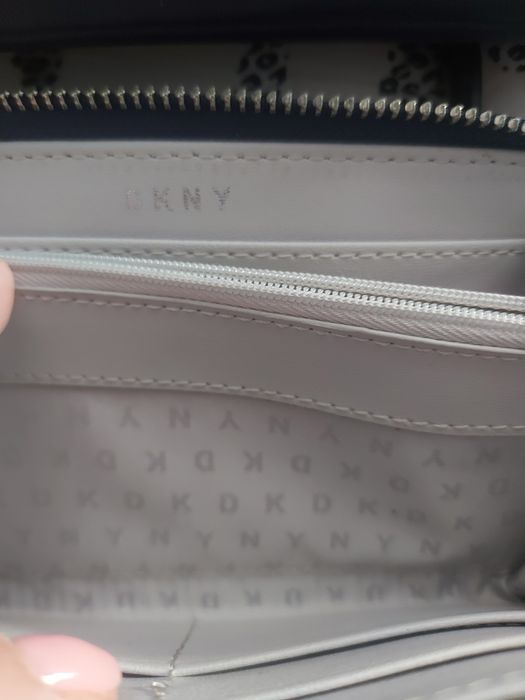 Чанта и портфейл DKNY