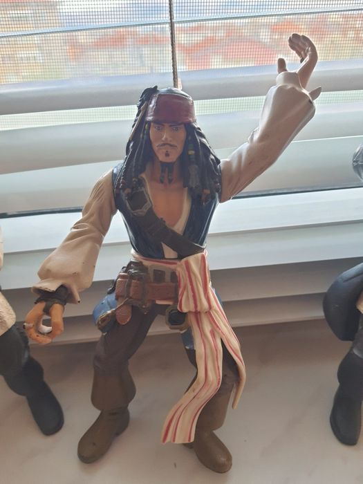 Фигурки големи биещи на карибски пирати