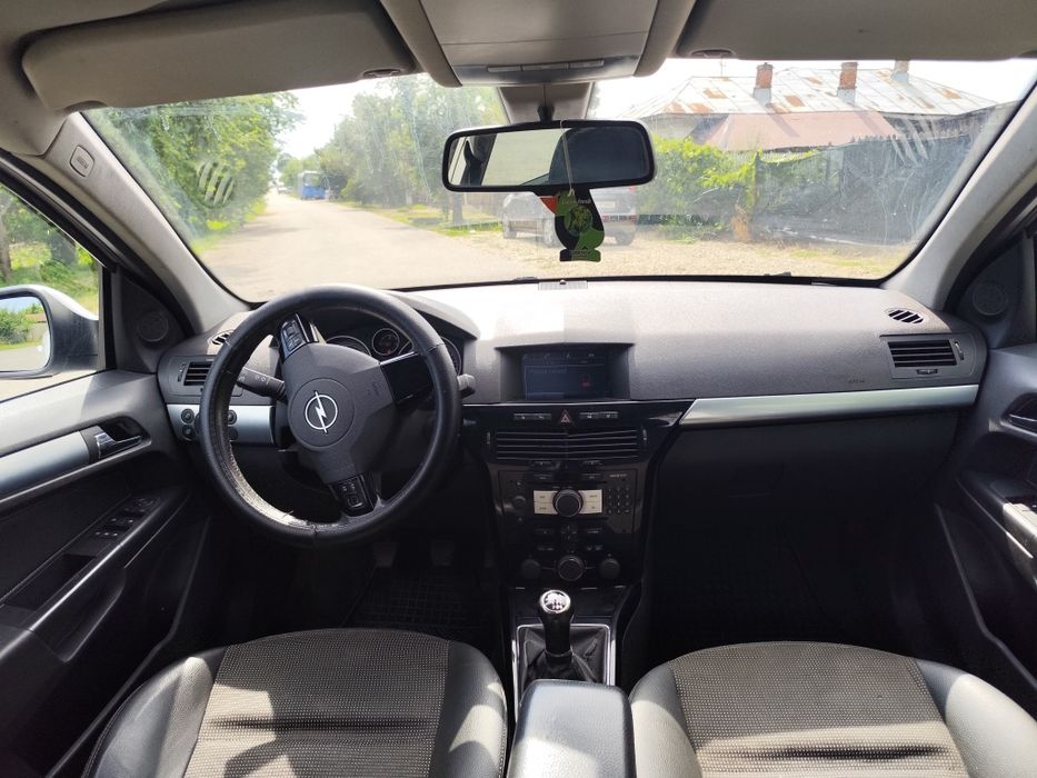 OPEL Astra 2011 — imagine 3