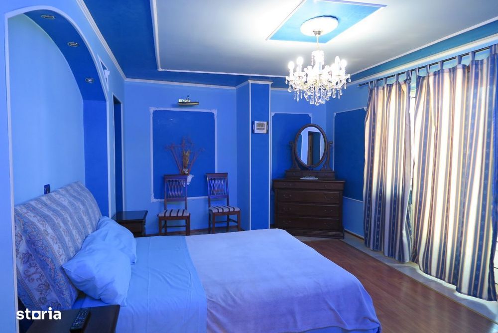 Casa 4 dormitoare, 2 saloane de zi ,3 băi,  ultracentral!