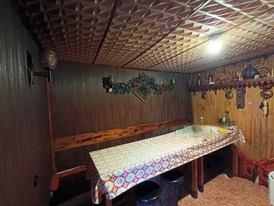 двуетажна къща с гараж