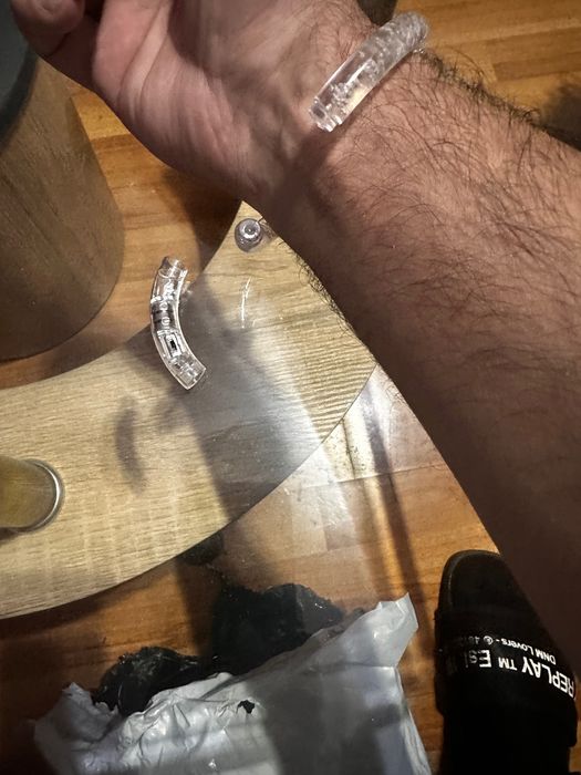 Пластмасови ,кръгли,светещи гривни за ръка