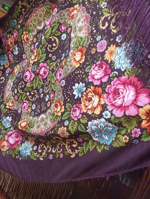 Продам платок. Очень красивый