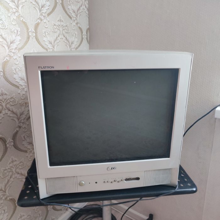 Телевизор LG и подставка