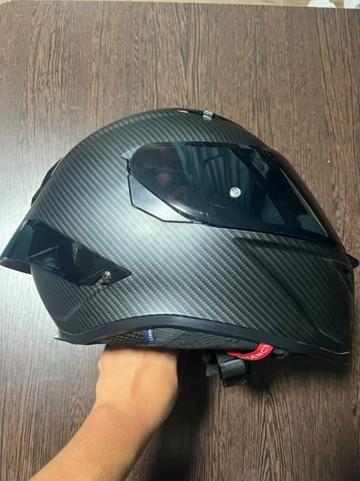 Мото шлем  AGV карбоновые продается