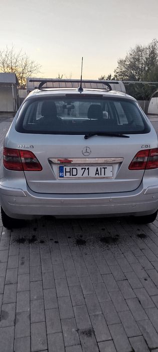 Vând Mercedes b 180clas
