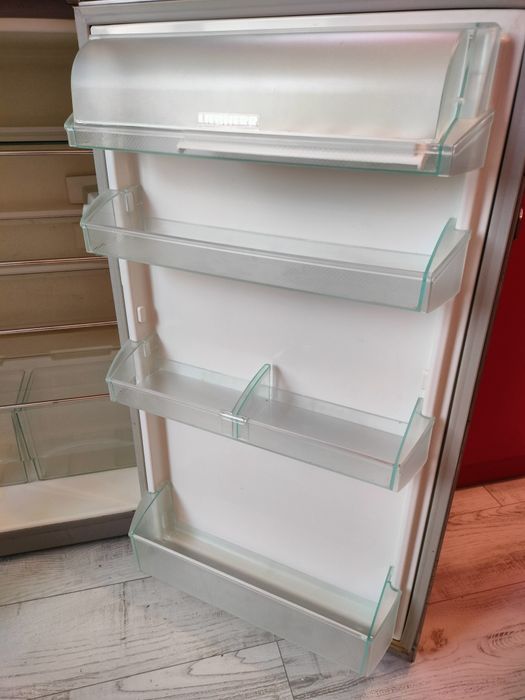 Продавам хладилник Liebherr