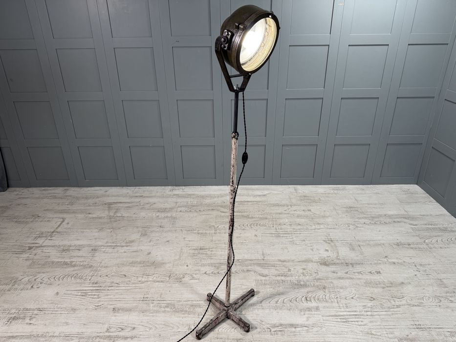 Лампион в индустриален стил - фар от танк Р398