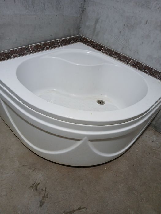 Срочно ванна сотилади