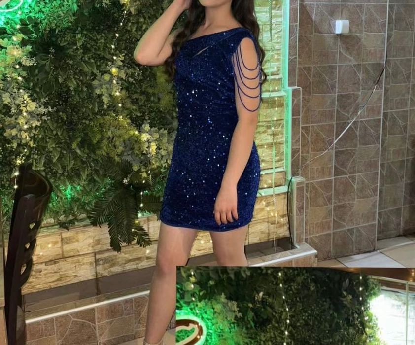 Рокля с ресни и пайети