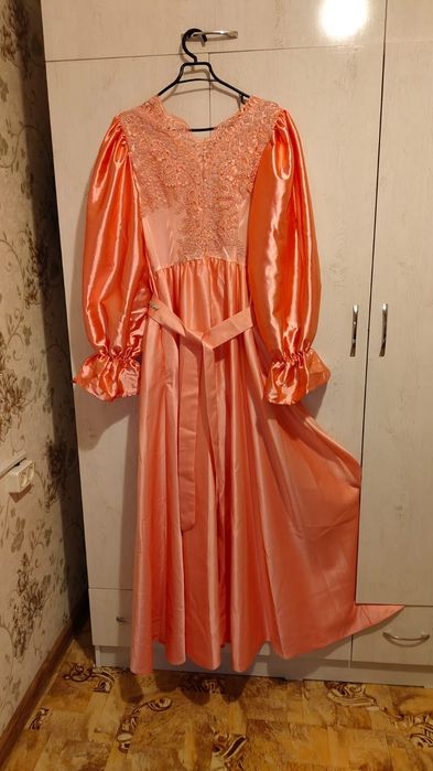 Продам женскую жилетку