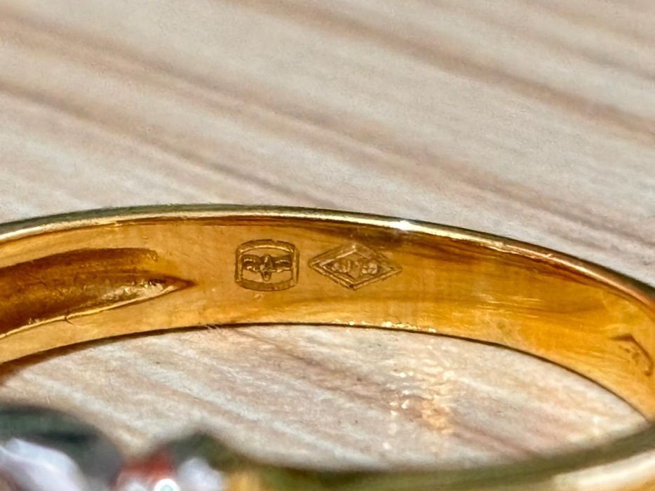 Продаем кольцо золотое 750 пробы