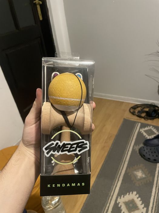 sweets traker-anti skid broken shape