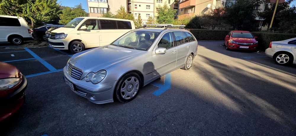 Vând Mercedes-Benz C 200 CDI Elegance, an 2005, diesel, 122 CP / 90 kW, 398.000 km.